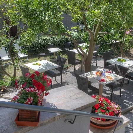 Hotel Rione San Carlo *